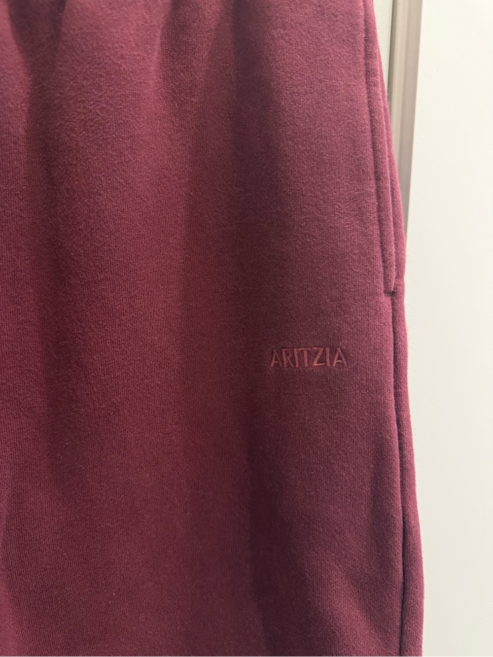 Aritzia Cozy Fleece Boyfriend Basic Wide Sweatpant - Picture 4 of 7